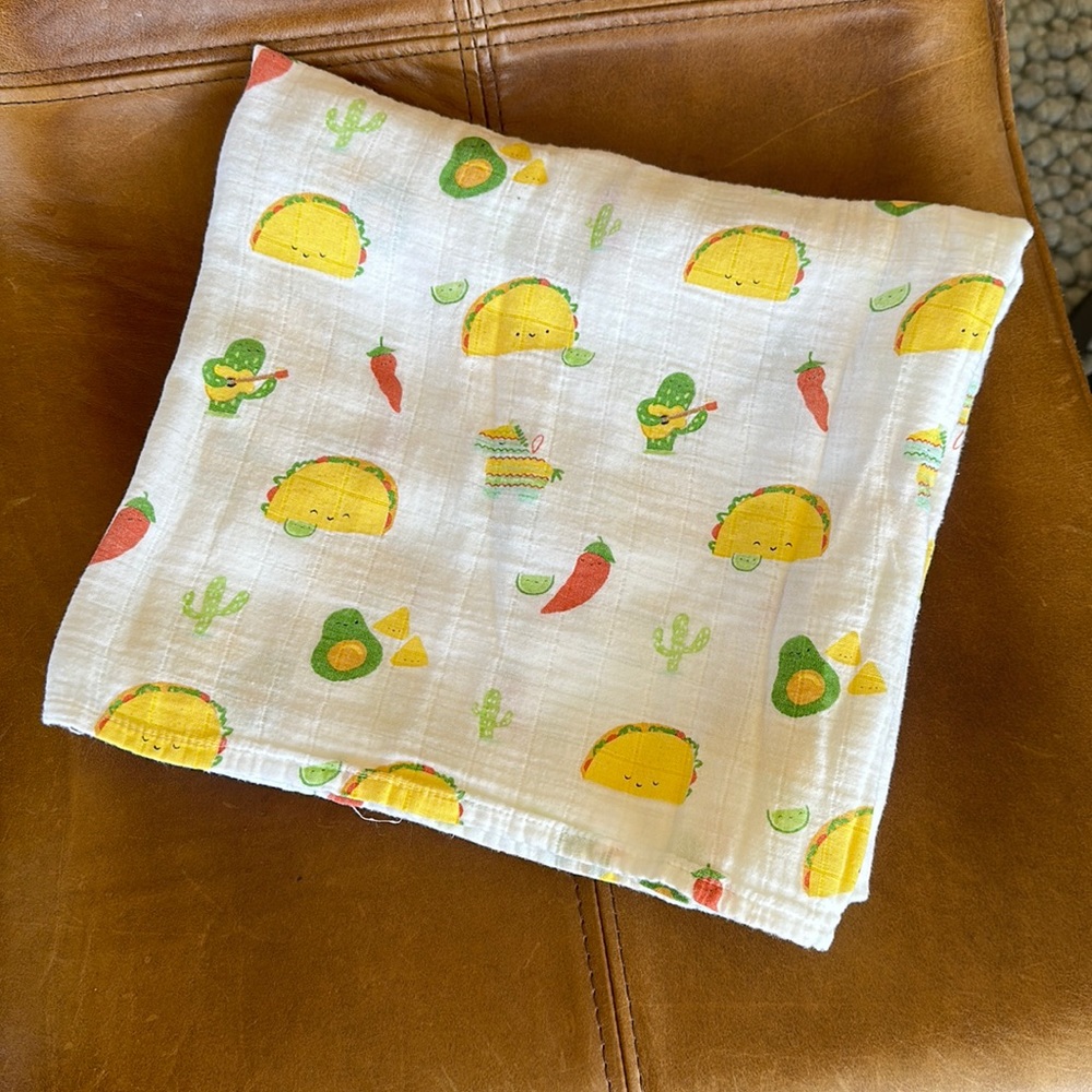 Like new, Angel Dear muslin taco blanket